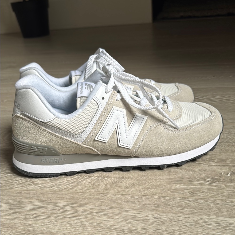 New Balance Women's Sneakers in White and Cream
